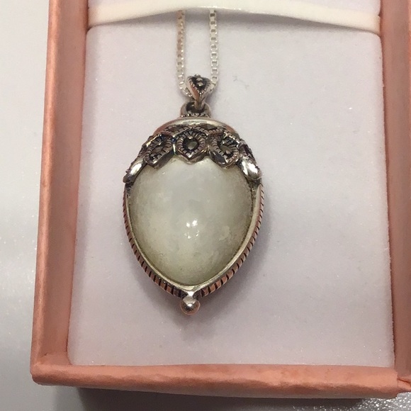 VTG Reversible MOP & Onyx Marcasite Pendant. - Picture 2 of 3